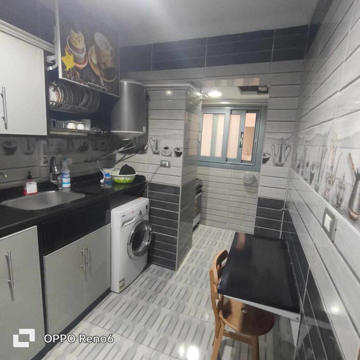 فاخرة فيو حدائق المنتزة Montaza View Apartament *